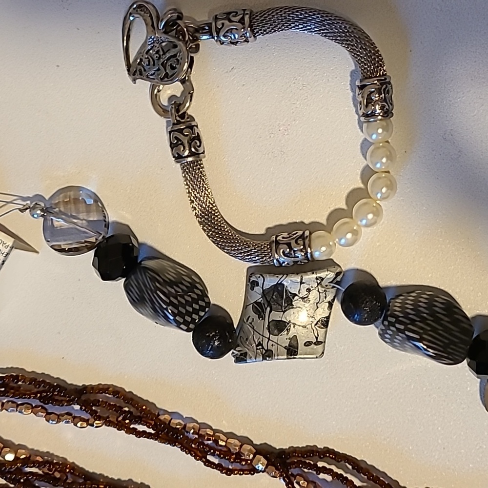 Jewlery and Craft Beads Bundle, Beads, and Necklaces - Picture 6 of 16